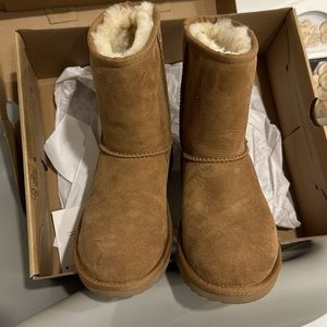 UGG Classic Short Boot
